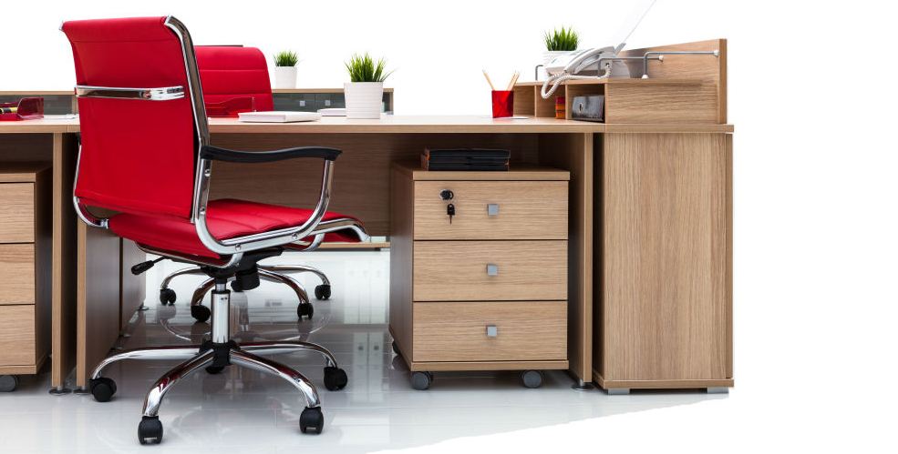 Business Center Roma - noleggio stanze uso ufficio - Il servizio prevede la fornitura e noleggio, anche temporaneo, di uffici pronti per l'utilizzo con una, due, tre o più postazioni, attrezzati con mobili, linea telefonica, connessione wi.fi., servizio comune di segreteria e disponibilità della sala riunioni.